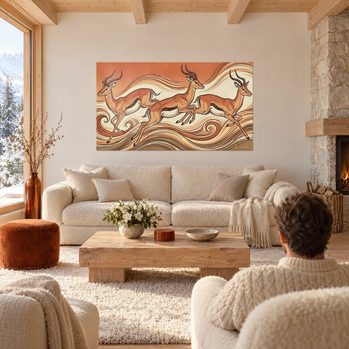 Tableau trois antilopes bondissant dans des volutes ocre et crème, cornes brunes, au-dessus d'un canapé dans un salon lumineux