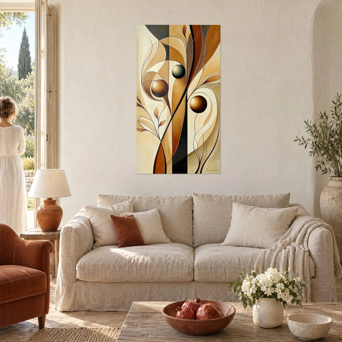 Tableau arbre stylisé aux trois sphères brunes, courbes ocre et crème, tige noire en diagonale, au-dessus d'un canapé dans un salon lumineux