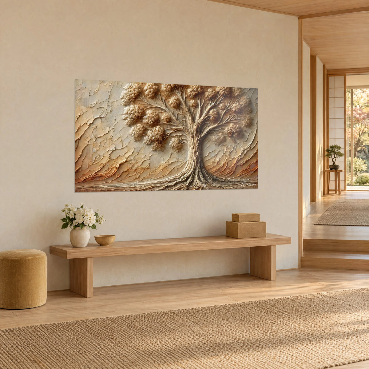 Tableau chêne sculpté en relief, tronc beige noueux et racines étalées sur fond ocre et crème, vue de trois-quarts, banc en bois