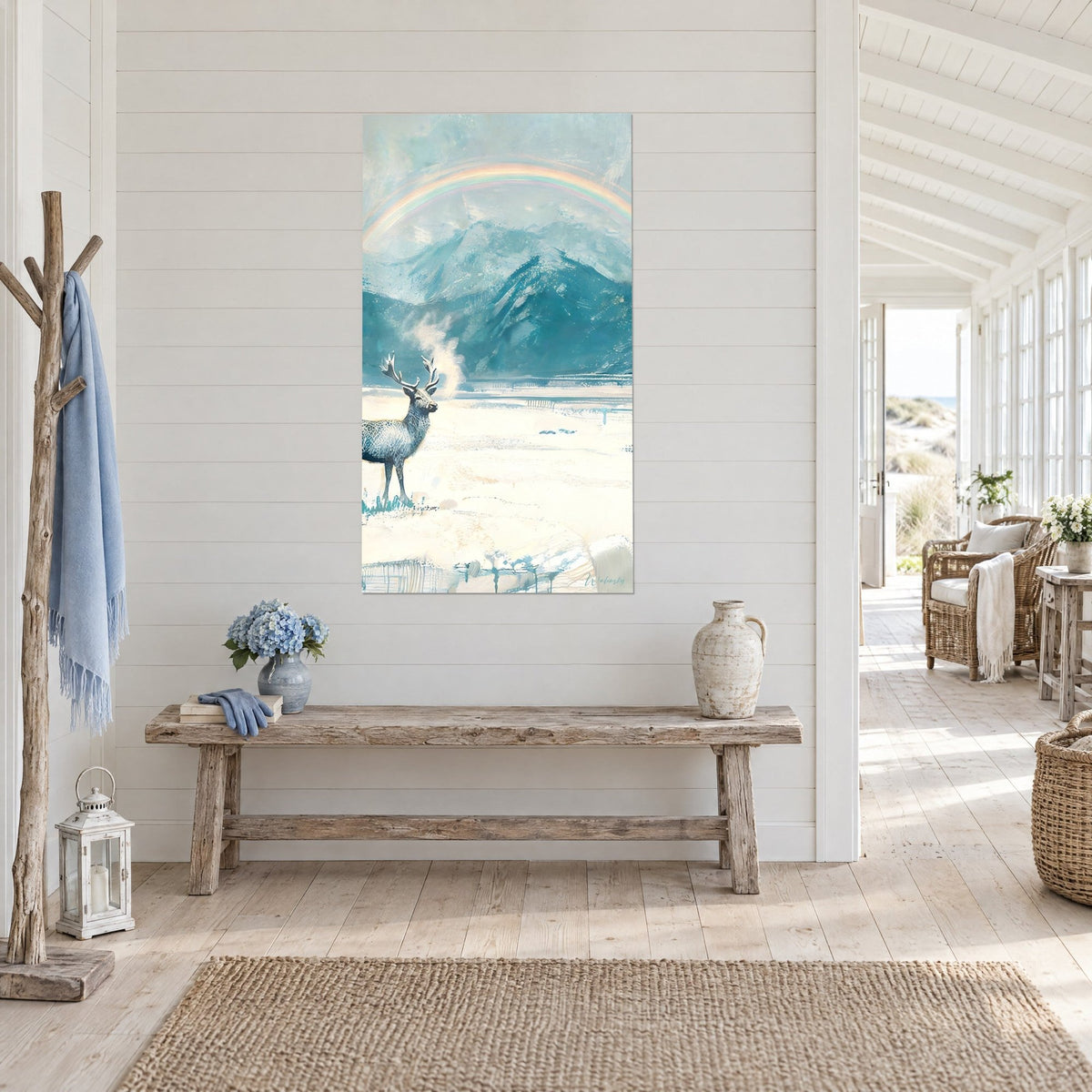 Tableau biche des neiges aux bois fins, cimes turquoise sous un arc-en-ciel, mur blanc lambrissé d'une maison de plage