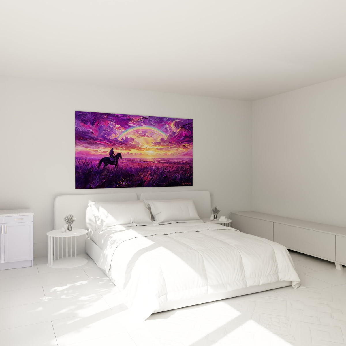 Cheval et cavalier violets sous un arc-en-ciel doré, accrochés au-dessus d'un lit dans une chambre claire