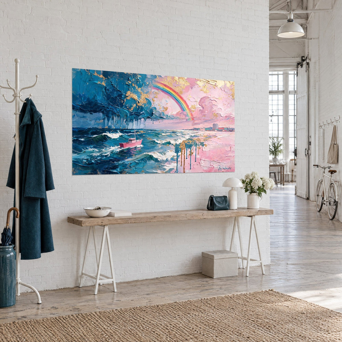 Tableau bateau de pêche rose fendant l'écume turquoise, ciel de nuages roses et coulures dorées, sur un mur blanc de loft
