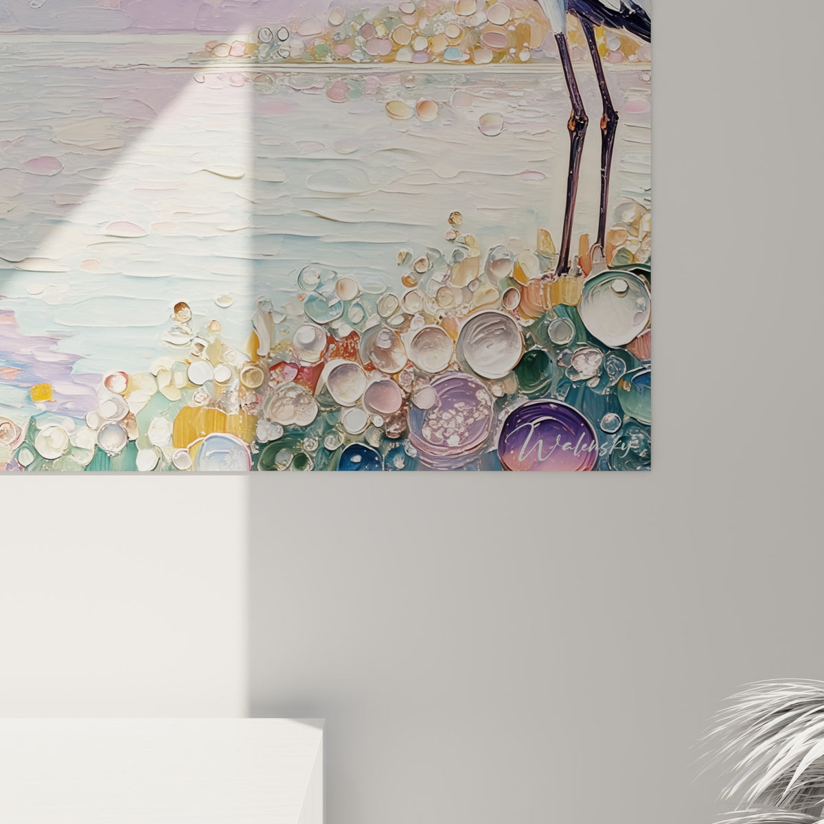 Empâtements perlés en relief mêlant rose, doré et bleu turquoise sur la toile du héron