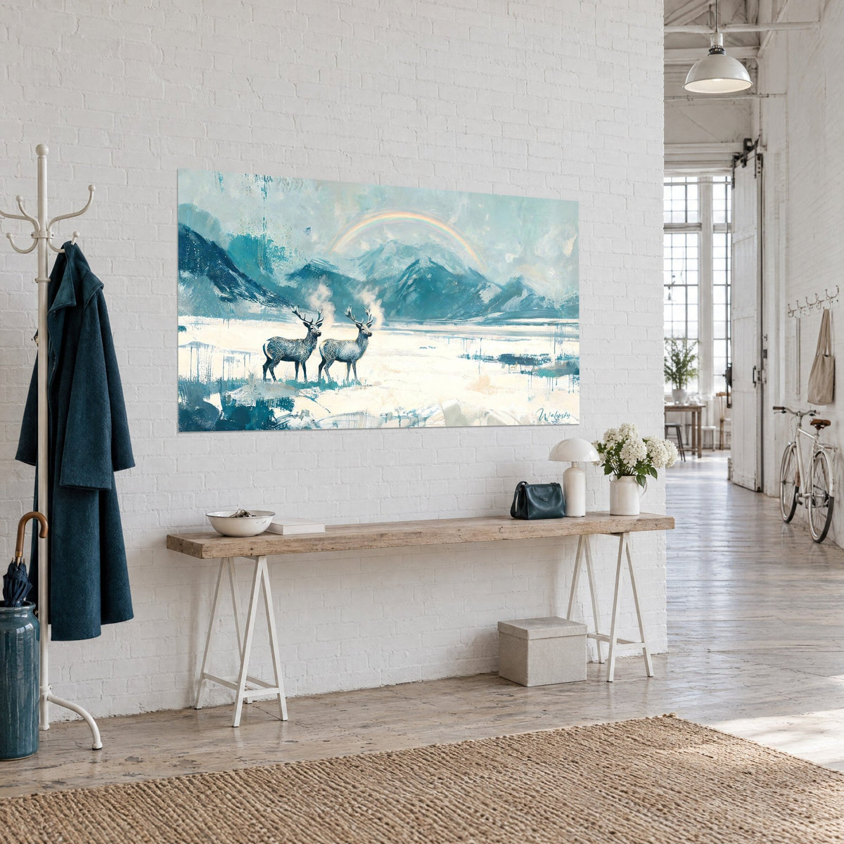 Tableau cervidés givrés dans une plaine ivoire, montagnes bleu canard, vapeur blanche et arc-en-ciel, console en bois claire