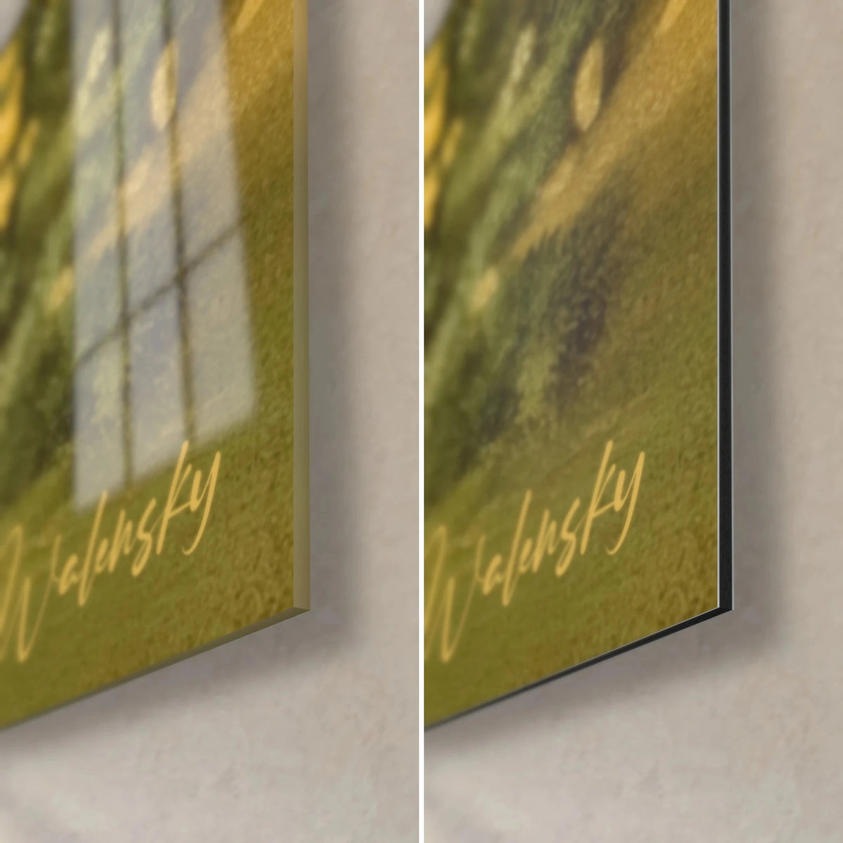 Quadro Arcadia, angolo in basso a destra: erba verde oliva e fiori ocra, vetro lucido con riflessi a sinistra, alluminio Dibond nero opaco a destra, spessore 3 mm