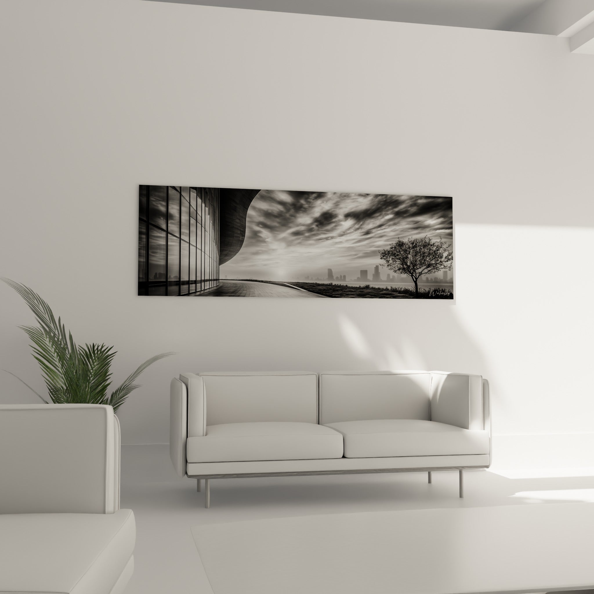 Silhouette urbaine et arbre isolé en noir et blanc, au-dessus d'un canapé dans un salon lumineux