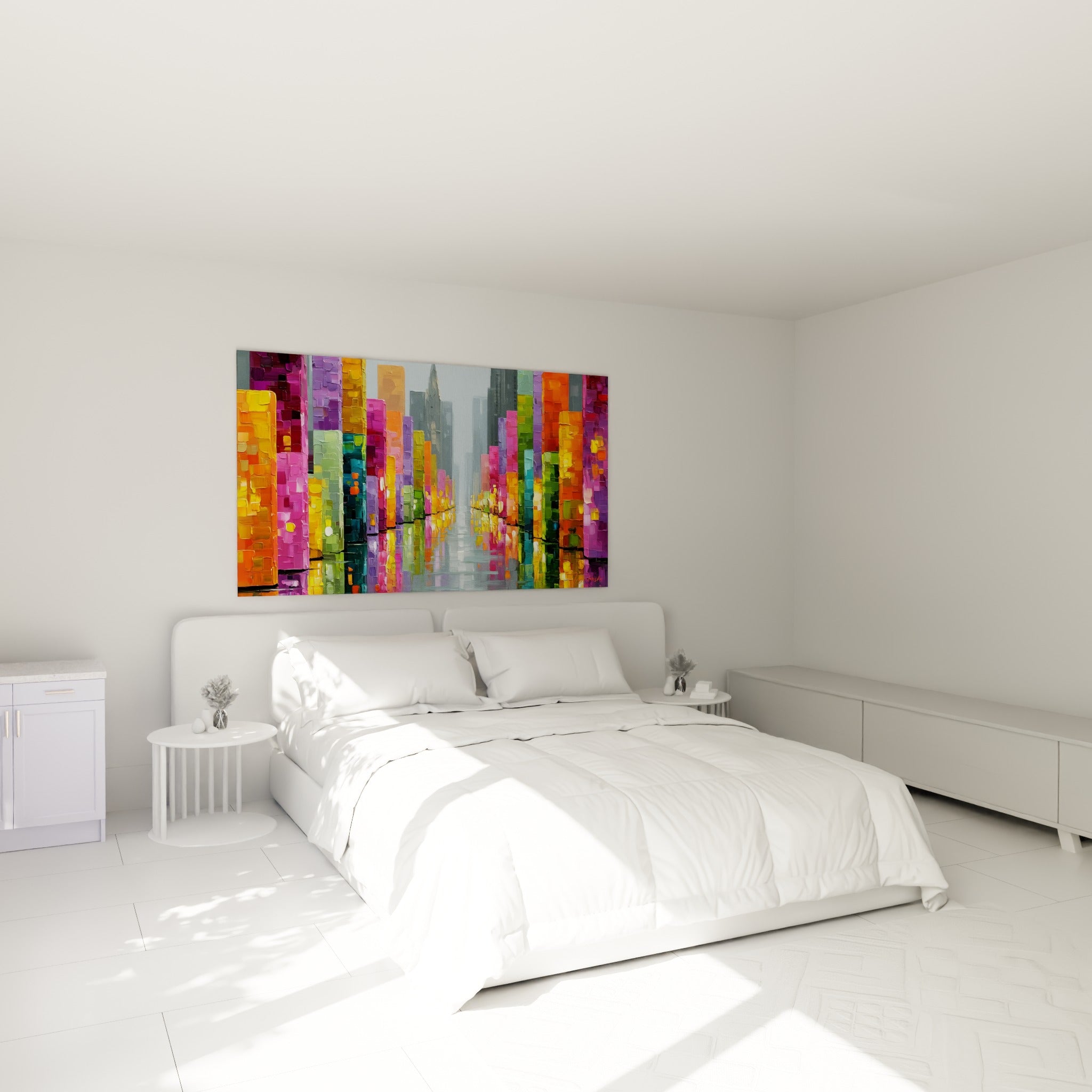 Avenue colorée fuchsia et dorée aux gratte-ciel stylisés, accrochée au-dessus d'un lit dans une chambre claire