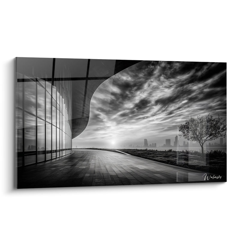 Tableau Bâtiment incurvé noir et blanc au soleil levant - Arbre solitaire et promenade - Edition Architecture abstrait