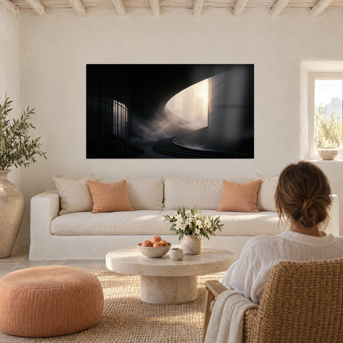 Tableau escalier noir en spirale vers une lumière dorée, brume ivoire, au-dessus d'un canapé dans un salon lumineux