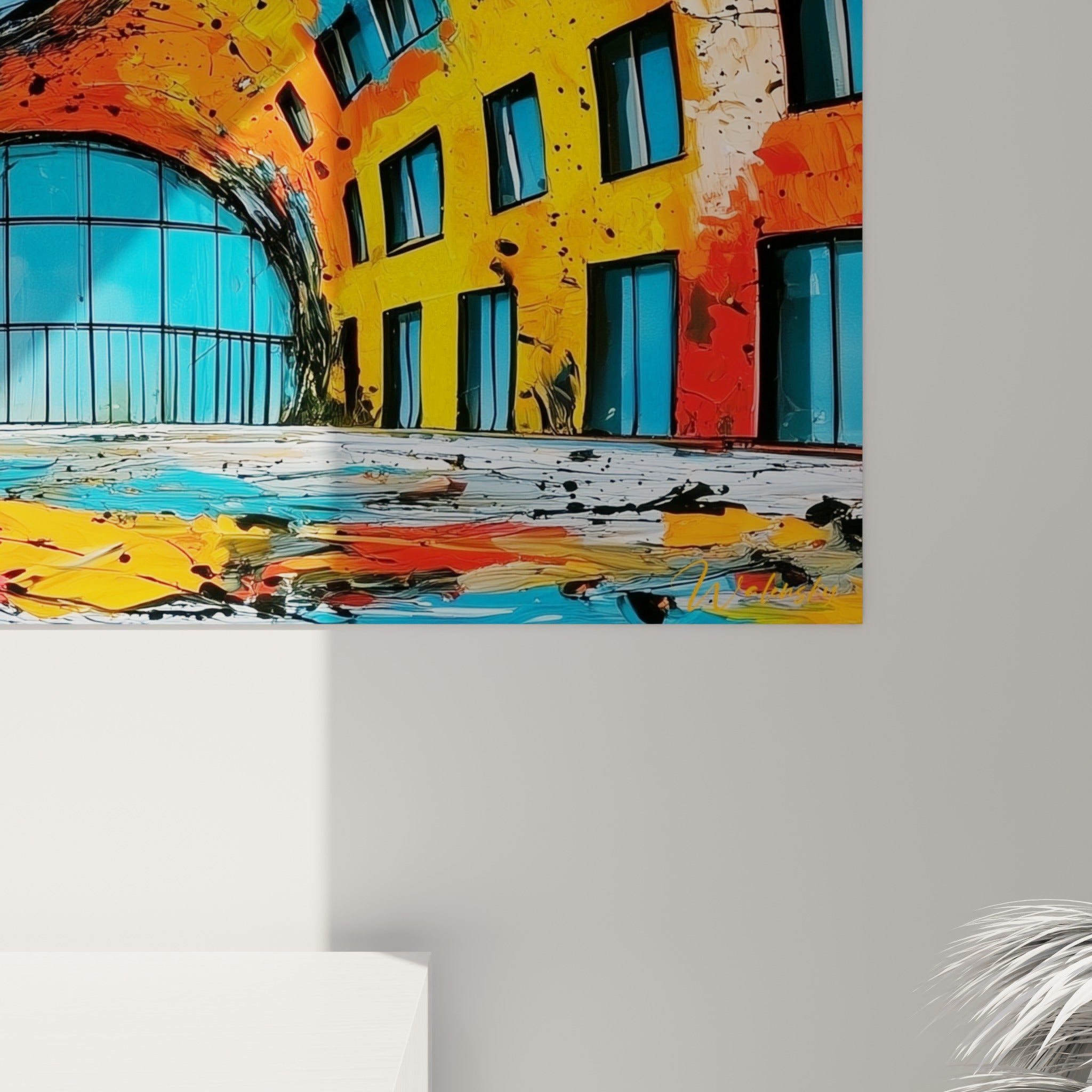 Coulures noires et empâtements orange sur ce tableau architecture abstrait, grain de peinture visible de près