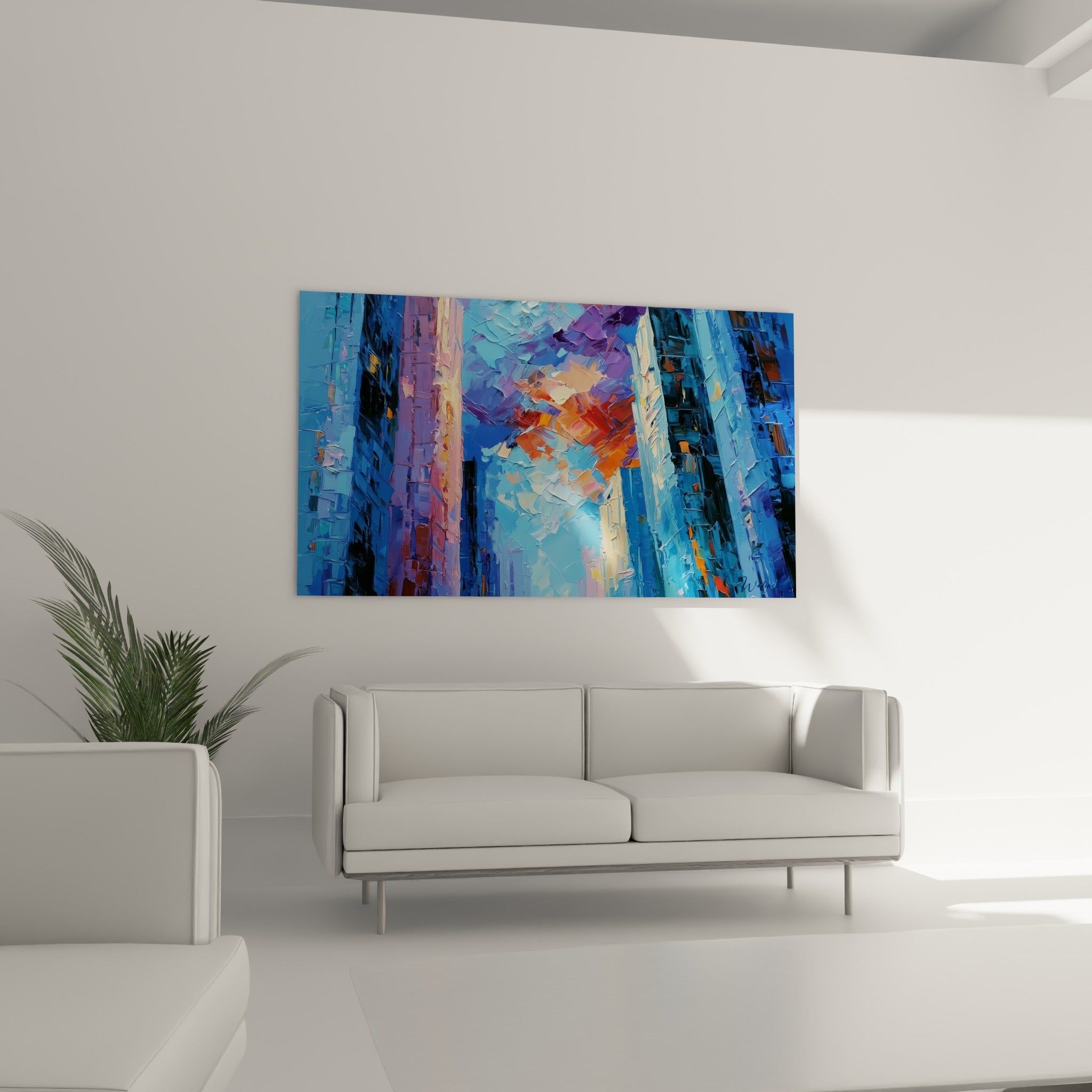 Percée pourpre et corail entre gratte-ciel bleus de ce tableau architecture au-dessus d'un canapé dans un salon lumineux