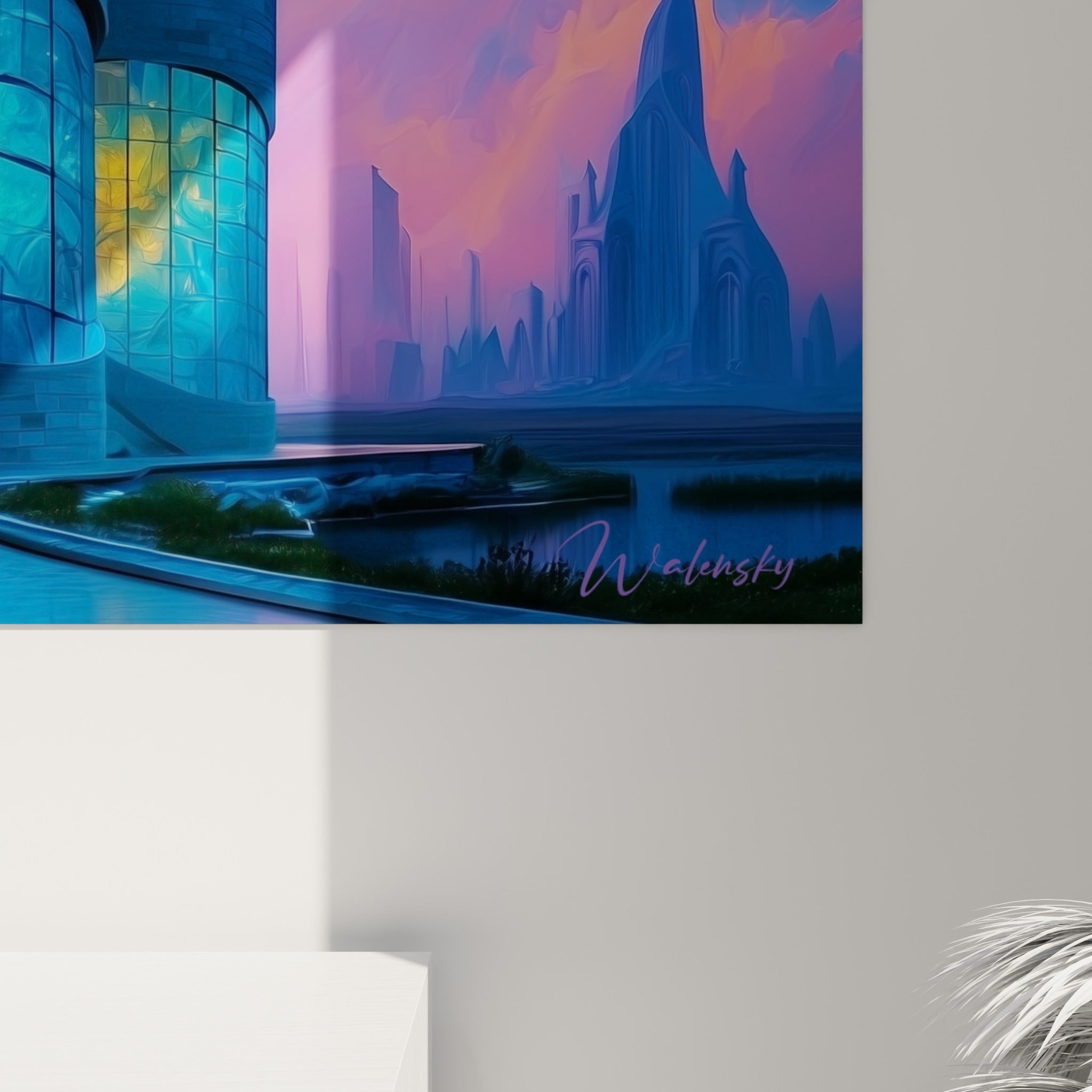 Détail des vitraux bleus et violets avec reflets dorés visibles sur la toile accrochée
