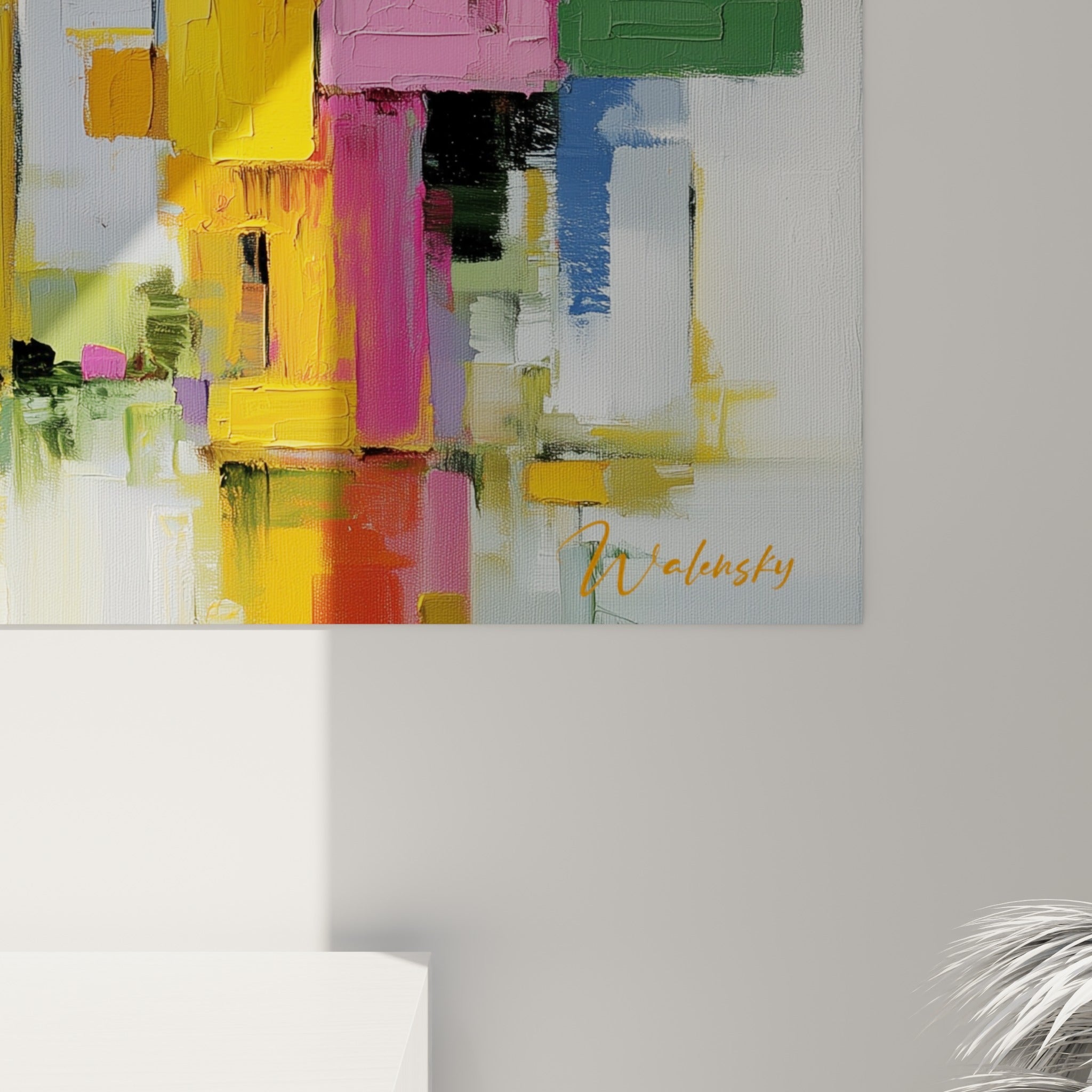 Matière épaisse architecture abstrait révélant empâtements jaunes, roses et verts en gros plan