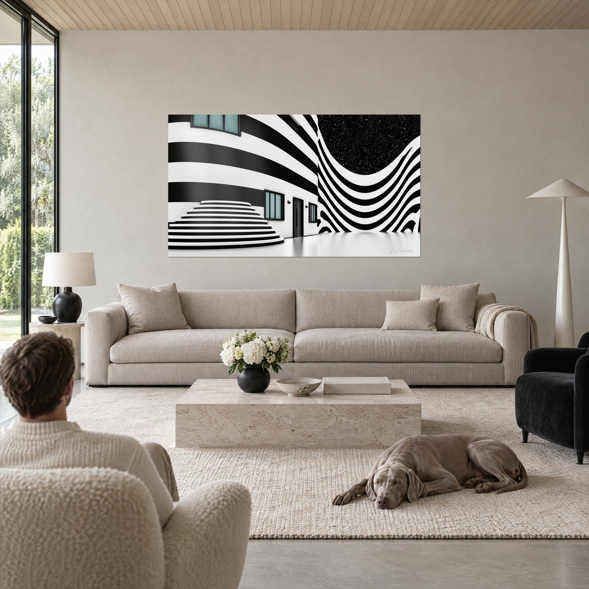 Tableau façade zébrée ondulante, rayures noires et blanches sous un ciel étoilé, Weimaraner couché, au-dessus d'un canapé dans un salon lumineux