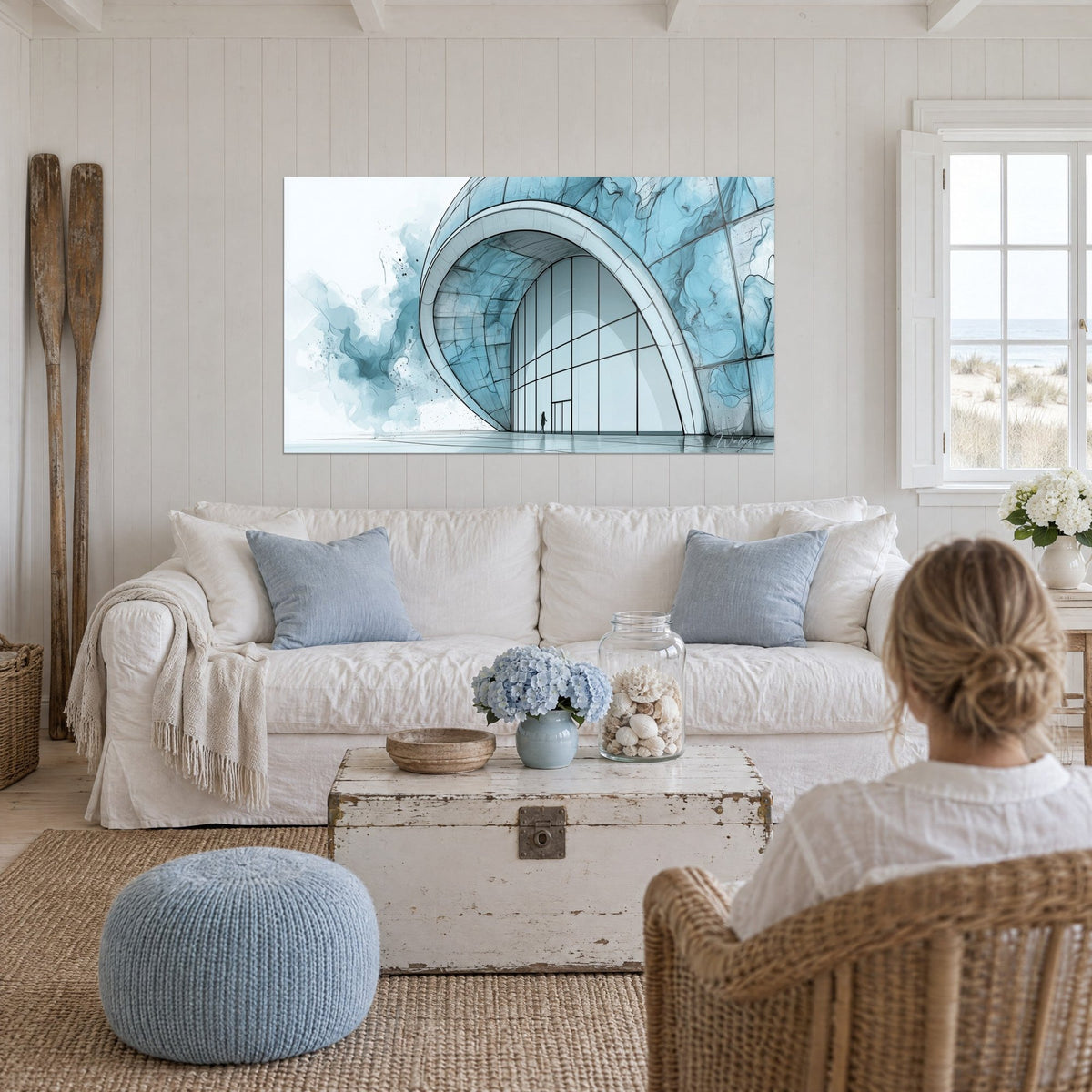 Schilderij portiek met bogen in gletsjerblauw en wit, turquoise marmering, minuscule voorbijganger, boven een bank in een lichte woonkamer