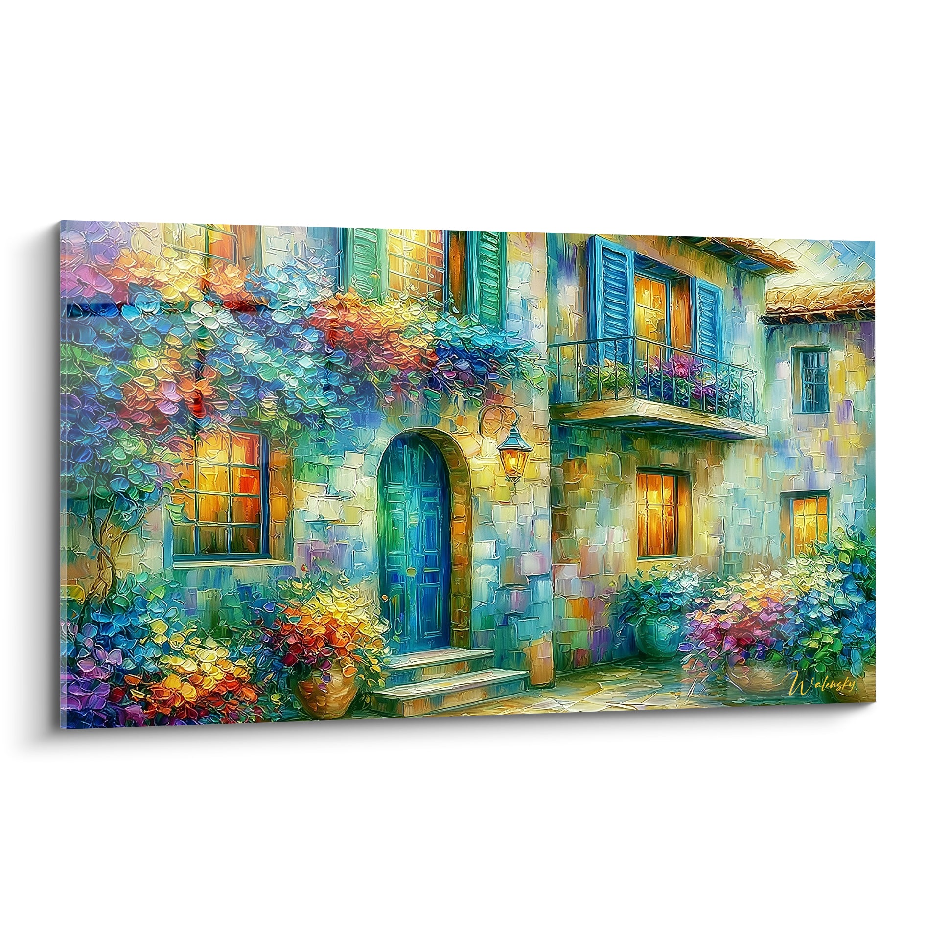 Façade méditerranéenne aux volets bleu ciel et fleurs violettes, porte turquoise et lumière dorée