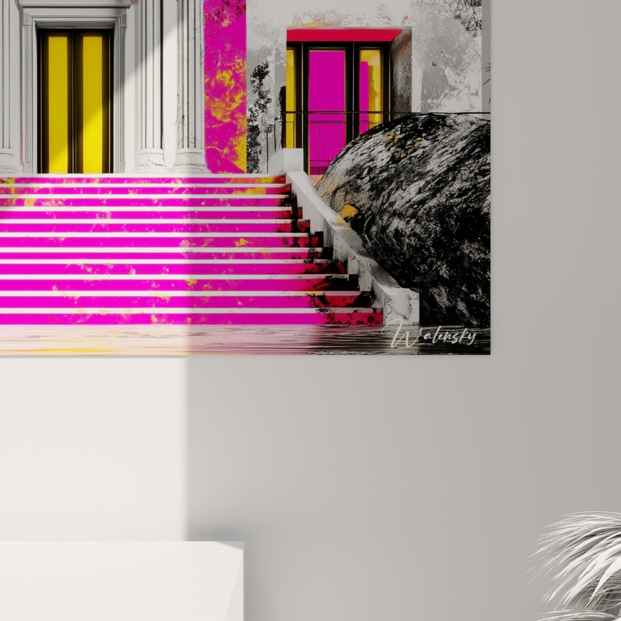 Détail du temple montrant les empâtements gris et noirs de la pierre patinée contre l'aplat rose vif