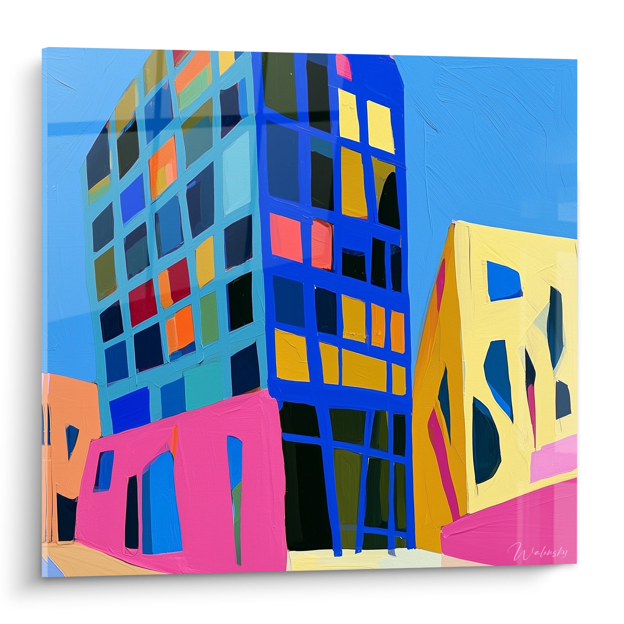 Immeuble stylisé aux façades bleu marine et rose fuchsia, architecture abstrait graphique et colorée