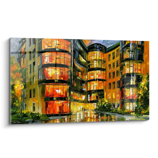 Immeuble architecture abstrait aux façades orange et bleu ardoise, rue pavée reflétant la lumière
