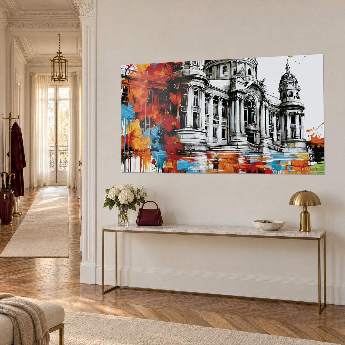 Schilderij gebouw met zuilen en koepel geschilderd in grijstinten, rode en oranje verfdruipingen, aan een crèmekleurige muur, gouden console, driekwartzicht