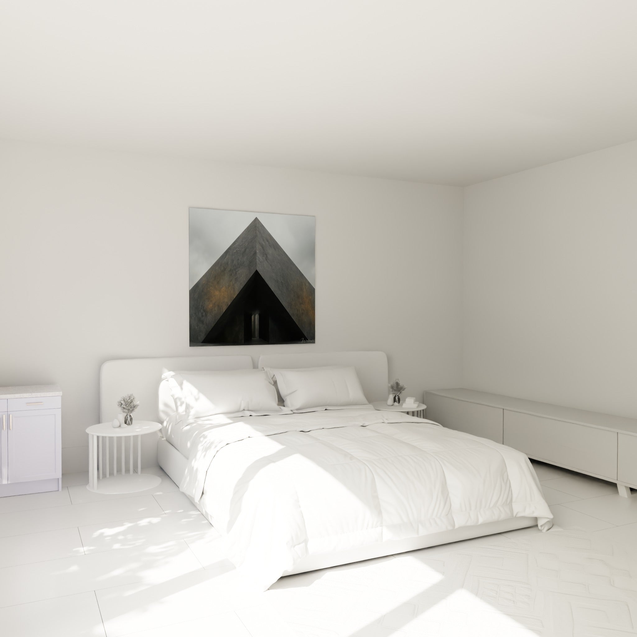Structure pyramidale grise et fauve accrochée au-dessus d'un lit dans une chambre claire