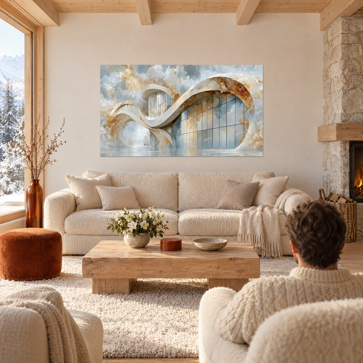 Quadro edificio con nastri bianchi ondulati, ocra e azzurro pallido, uomo di spalle, sopra un divano in un soggiorno luminoso