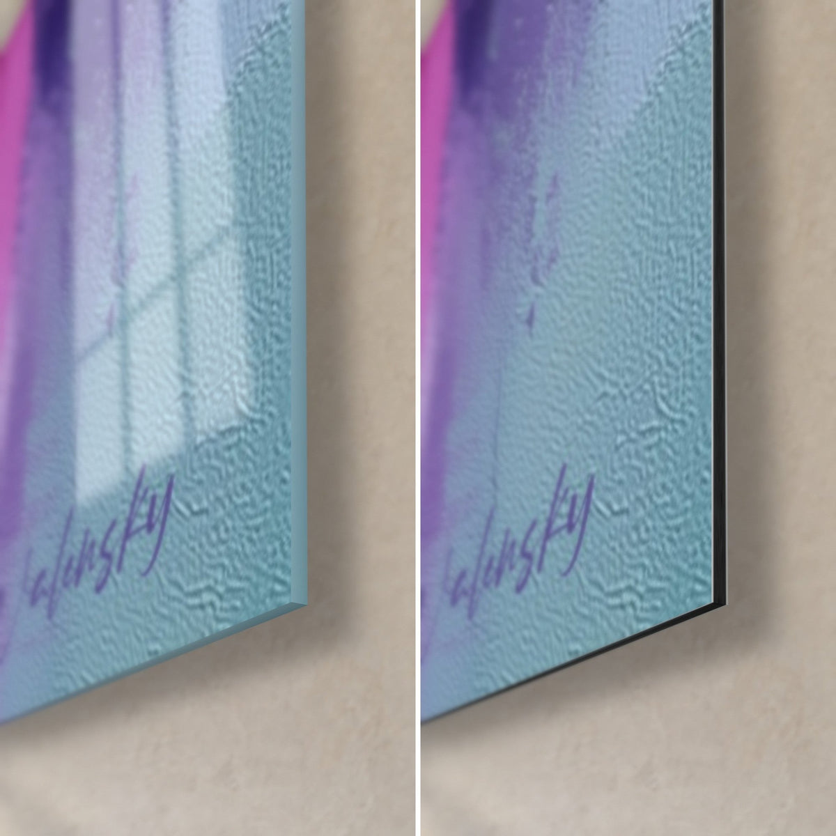 Tableau reflets urbains, coin bas droit : verre acrylique brillant et alu Dibond mat, signature violette et tranche de 3 mm