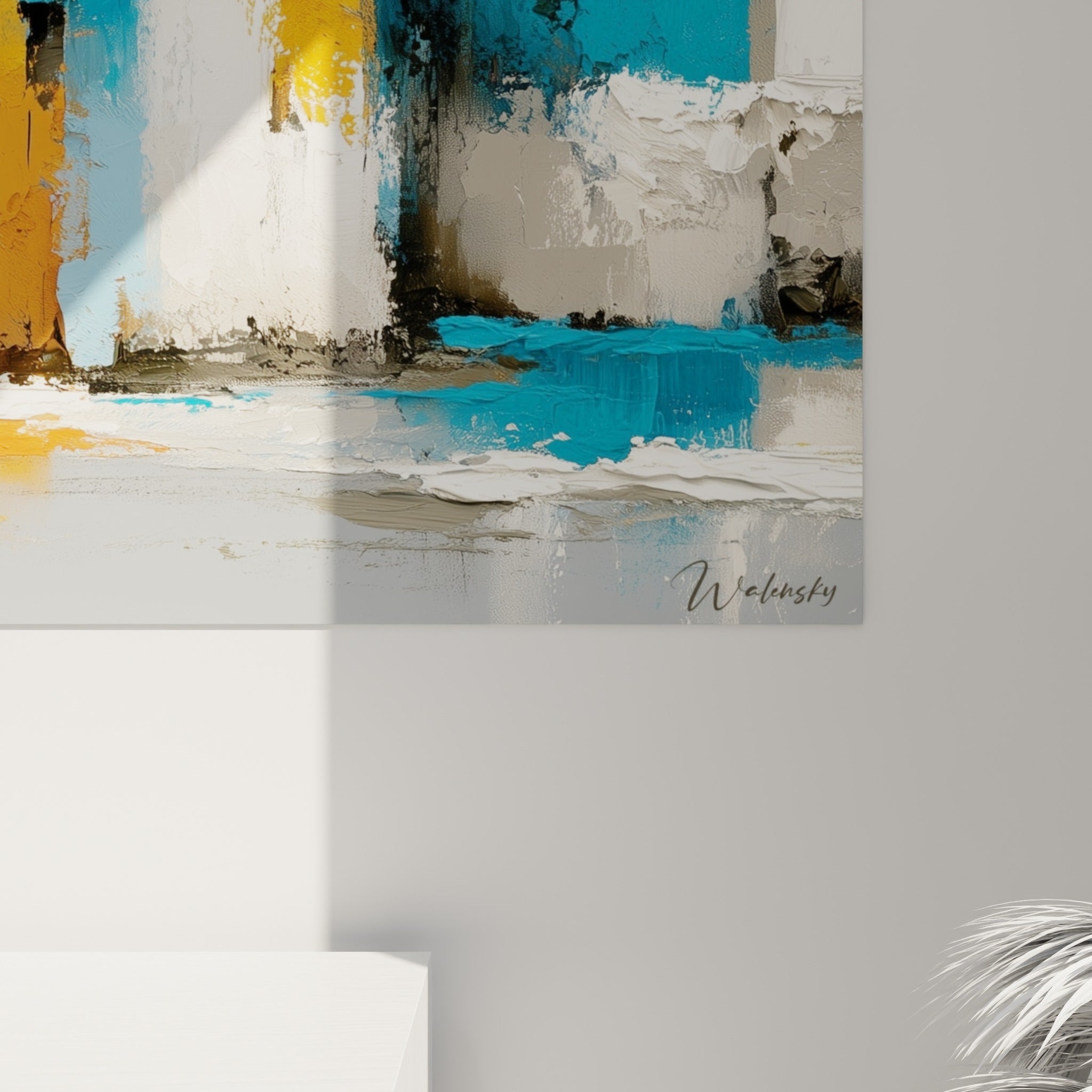 Relief matiériel du tableau architecture abstrait, empâtements bleu turquoise et coulures orange visibles de près