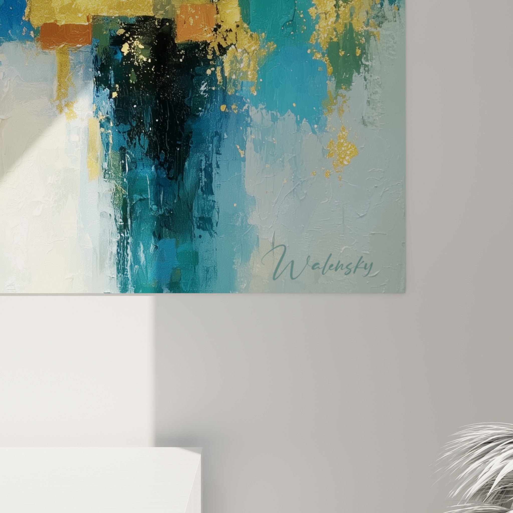 Empâtements dorés et coulures bleu marine se mêlant en gros relief sur la toile texturée