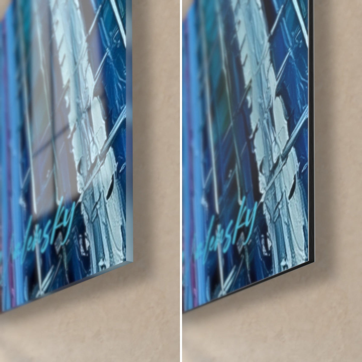 Tableau tours de verre bleu nuit et reflets blancs en empâtement, coin bas droit : acrylique brillant à gauche, Dibond mat à droite