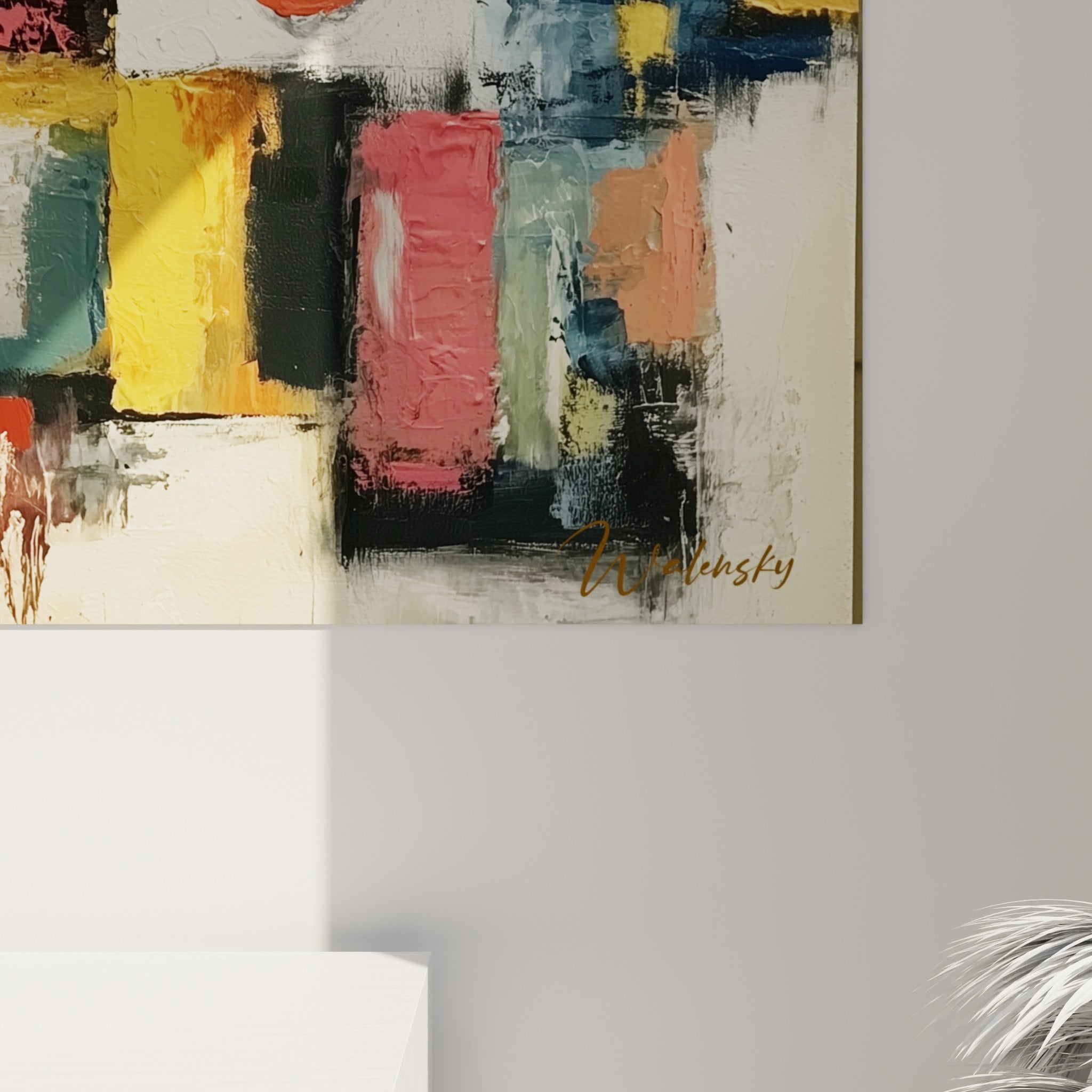 Empâtements épais de peinture où bleu marine, rouge cerise et jaune moutarde se rencontrent en reliefs visibles