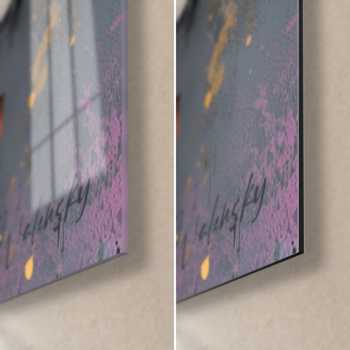 Tableau skyline abstraite gris anthracite et mauve, éclaboussures orangées, coin bas droit : verre brillant à gauche, Dibond mat à droite