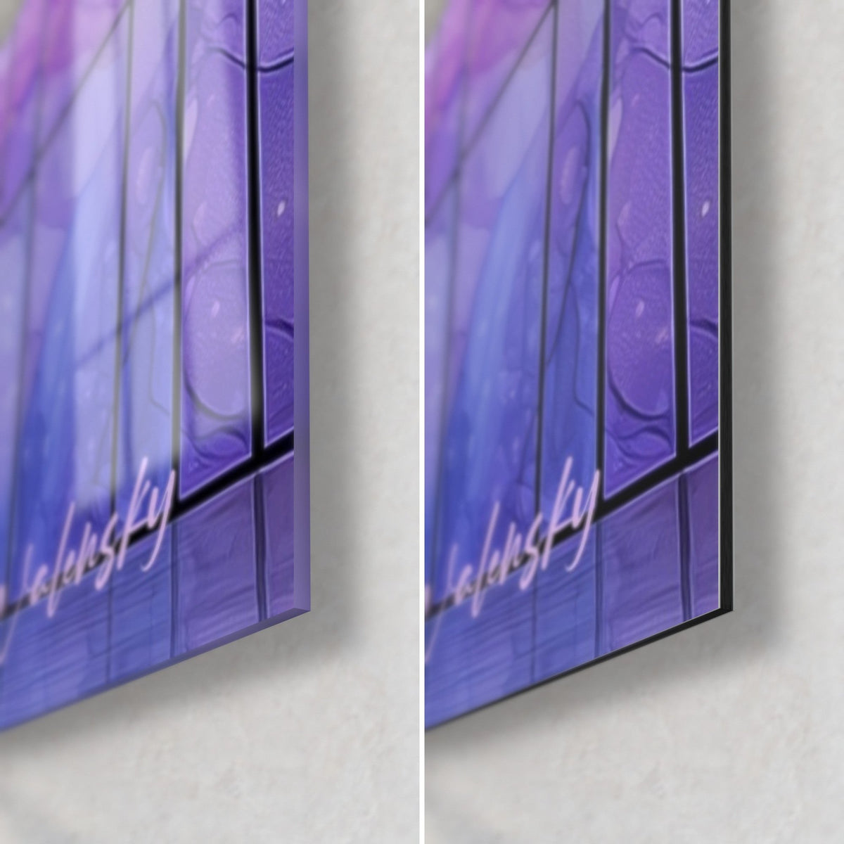 Tableau arcades gothiques violettes et dorées, coin bas droit : verre brillant à gauche, Dibond noir mat à droite, tranche de 3 mm