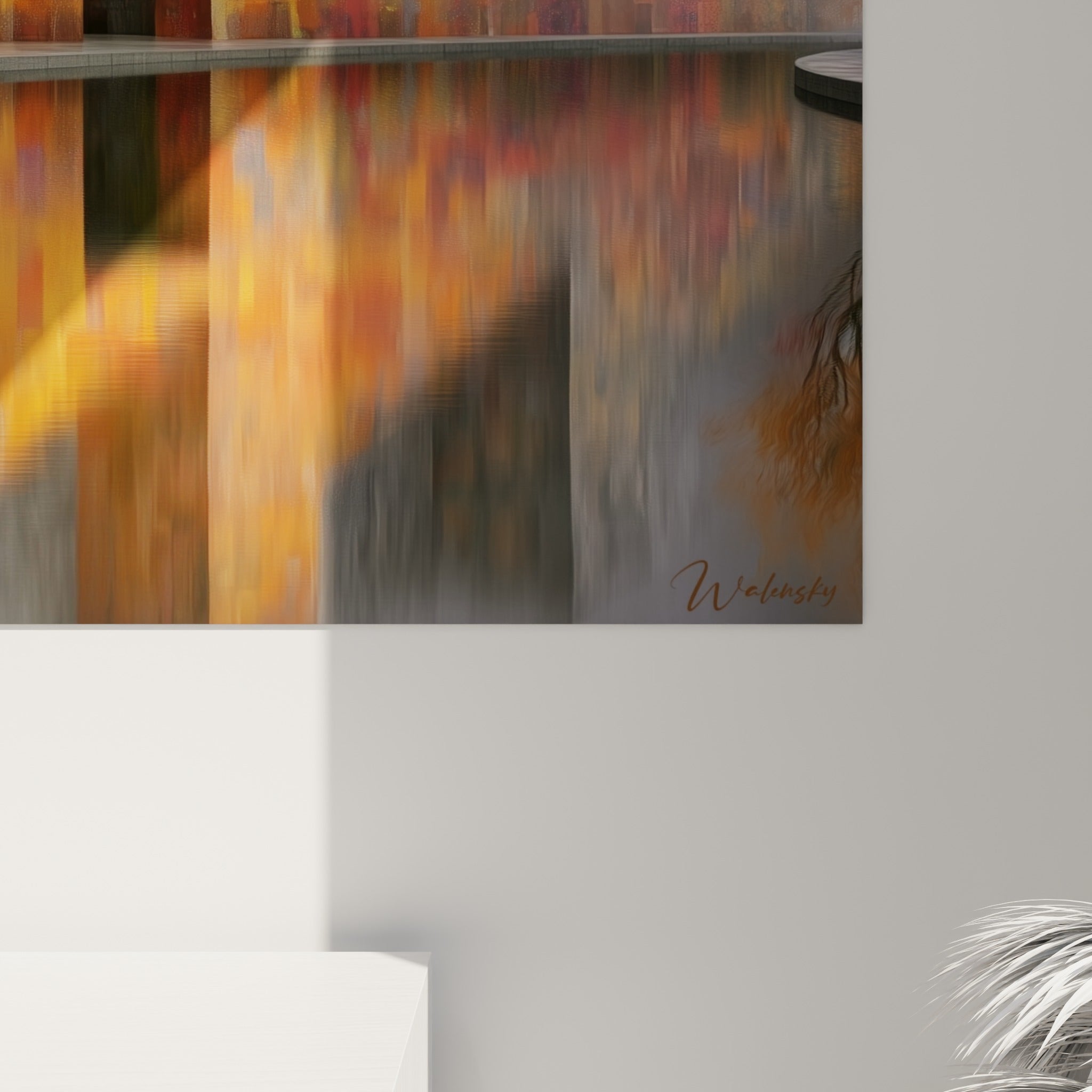 Empâtements orangés et gris se mêlant en surface, grain pictural visible sur ce tableau architecture abstrait accroché