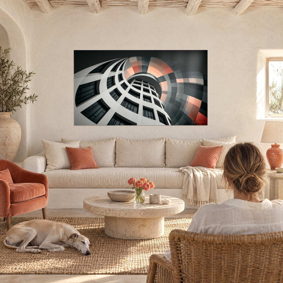 Tableau immeuble en spirale blanche et corail vu en contre-plongée, deux personnes de dos et un greyhound, au-dessus d'un canapé dans un salon lumineux