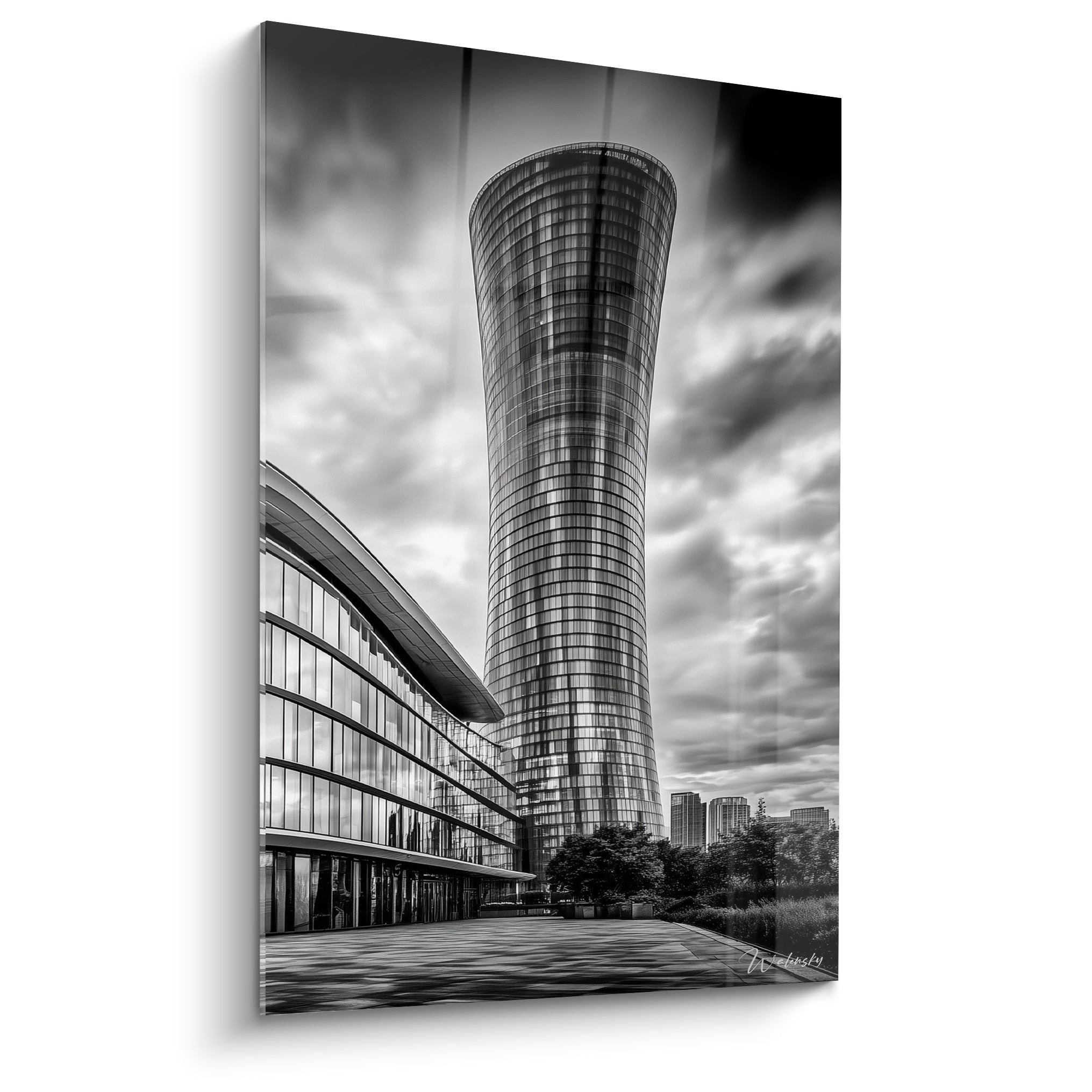 Tableau architecture abstrait d'une tour courbée grise, façade vitrée, ciel noir et blanc orageux