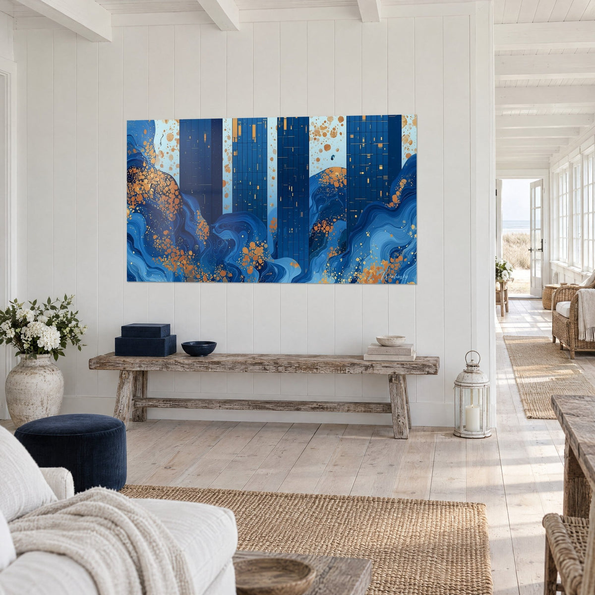 Tableau tours de verre bleu nuit et flots cobalt semés de points orangés, vu de trois quarts sur un mur blanc, console en bois brut