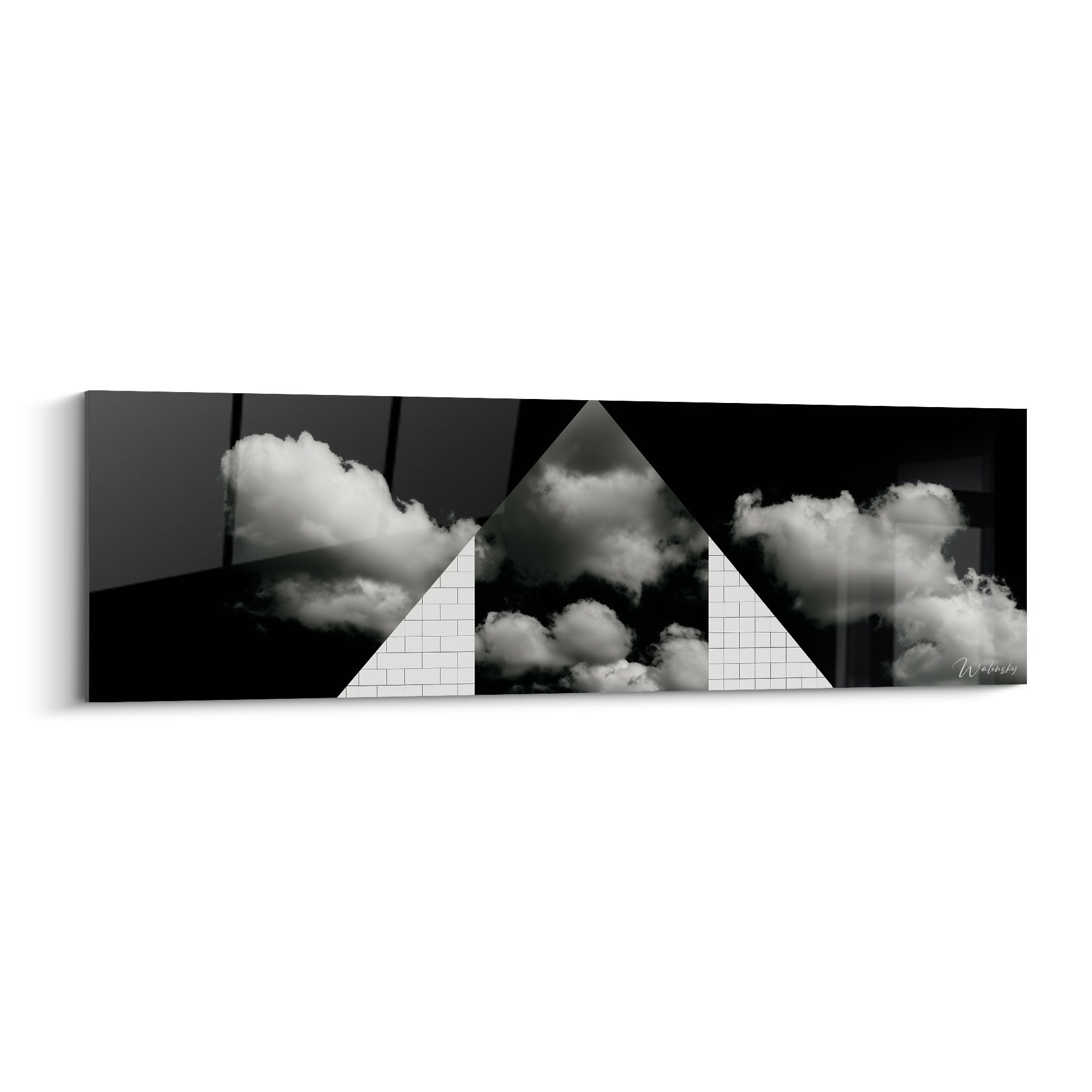 Triangle blanc et nuages noirs se croisent sur ce tableau architecture abstrait panoramique