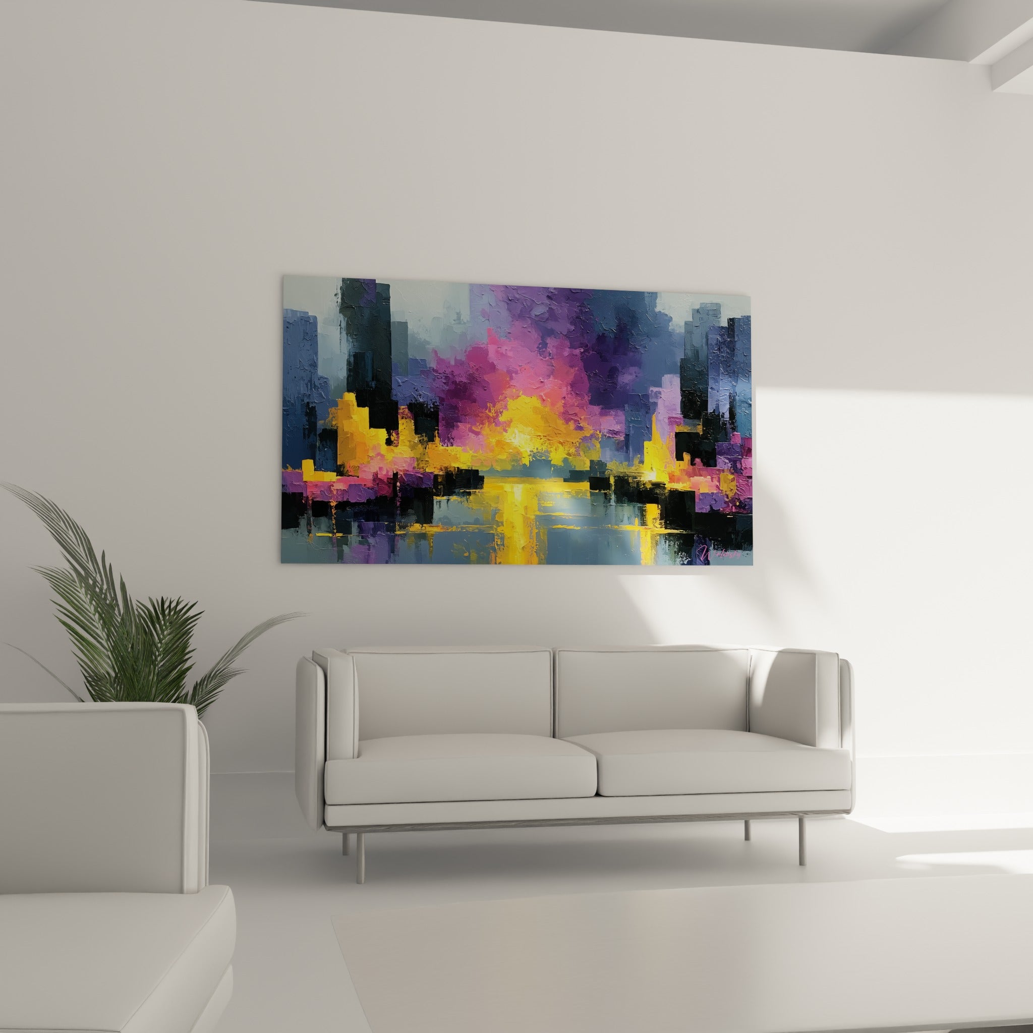 Embrasement urbain jaune et pourpre entre gratte-ciel sombres, au-dessus d'un canapé dans un salon lumineux