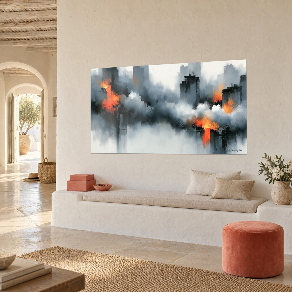 Tableau cité fantôme aux gratte-ciel noirs et flammes orangées, nuages gris perle, sur un mur beige près d'une alcôve