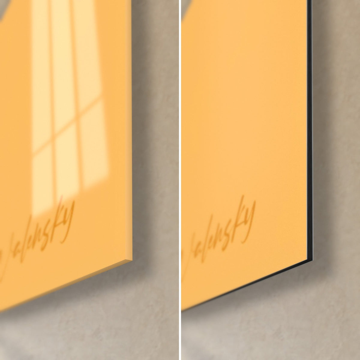 Quadro edificio ocra su sfondo giallo miele, angolo in basso a destra: vetro acrilico lucido che riflette la luce, alluminio Dibond nero opaco e bordo da 3 mm