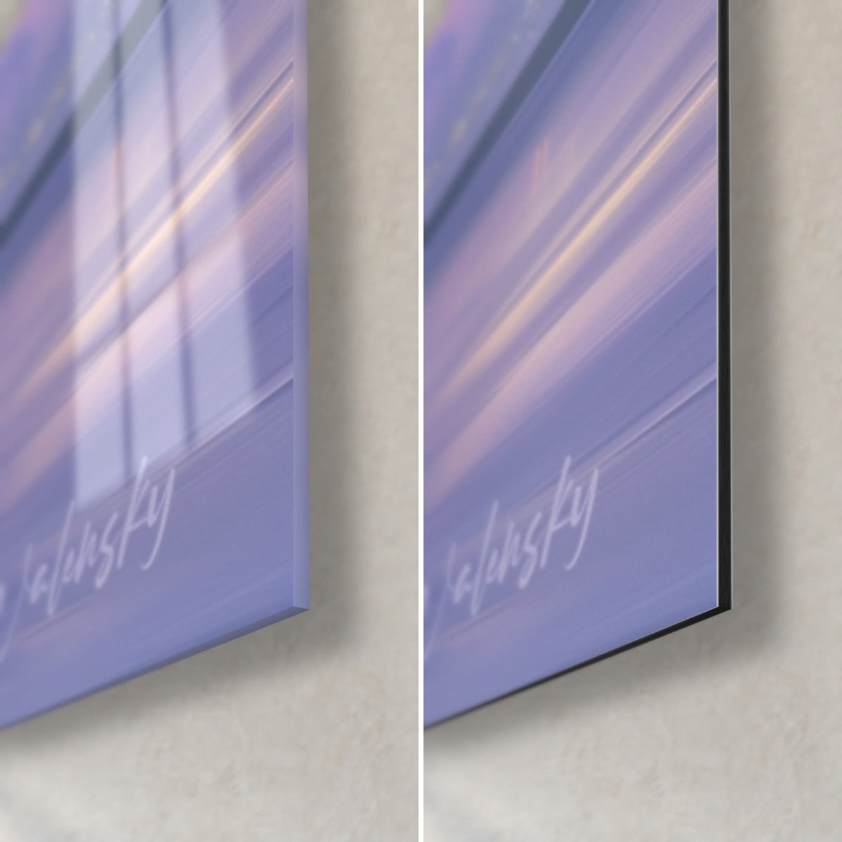 Schilderij van een gewelfde zaal in periwinkelblauw, rechtsonder: glanzend acrylglas dat het licht weerkaatst en mat zwart Dibond, rand van 3 mm