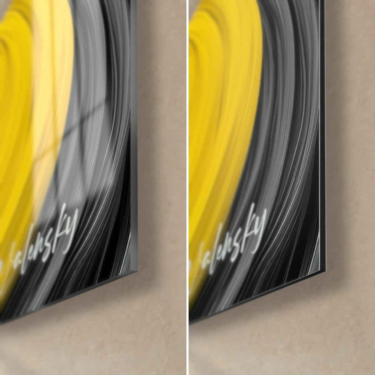 Tableau ruban jaune soyeux et strates grises, coin bas droit : verre acrylique brillant à gauche, alu Dibond mat, tranche de 3 mm