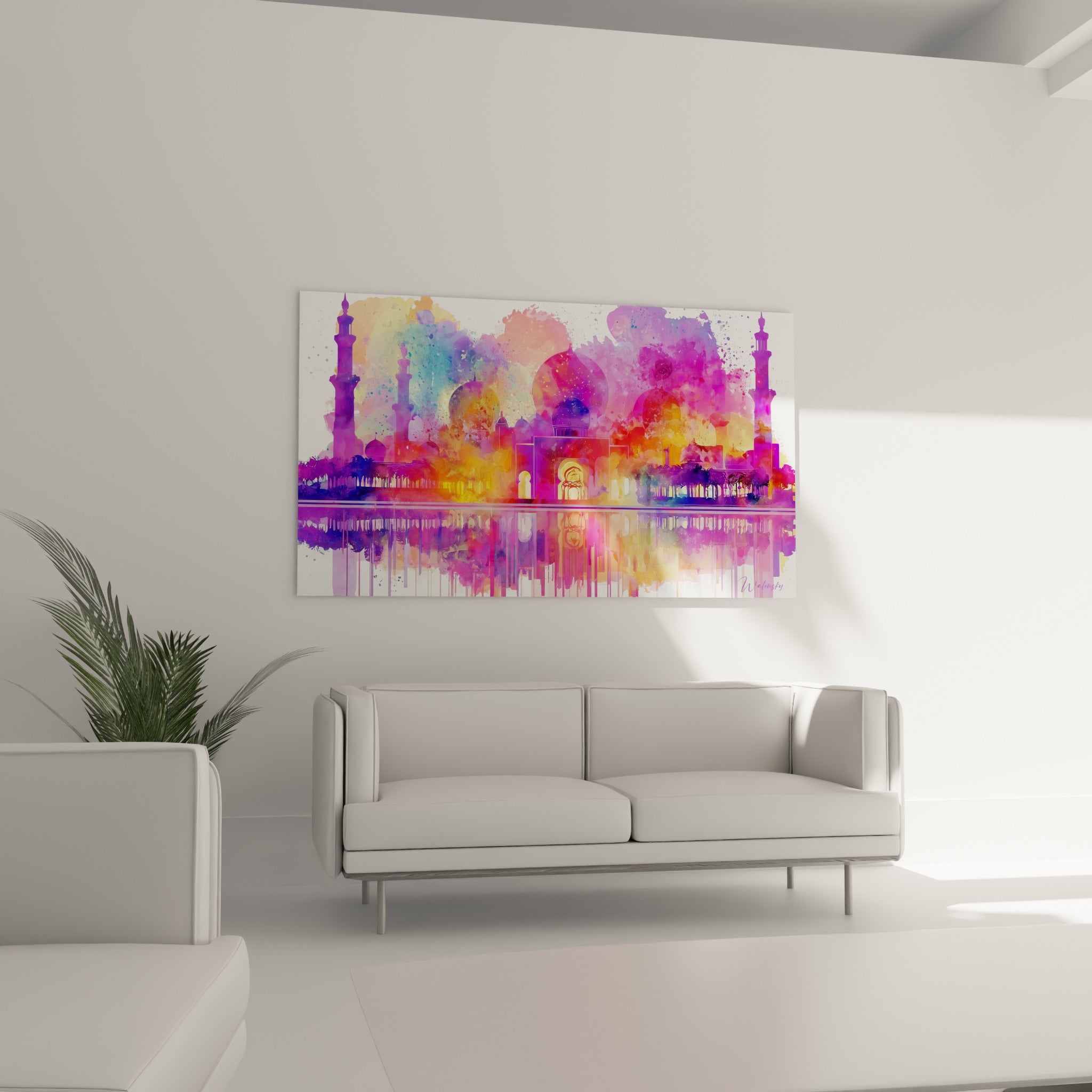 Palais oriental rose et violet aux reflets dorés, disposé au-dessus d'un canapé dans un salon lumineux