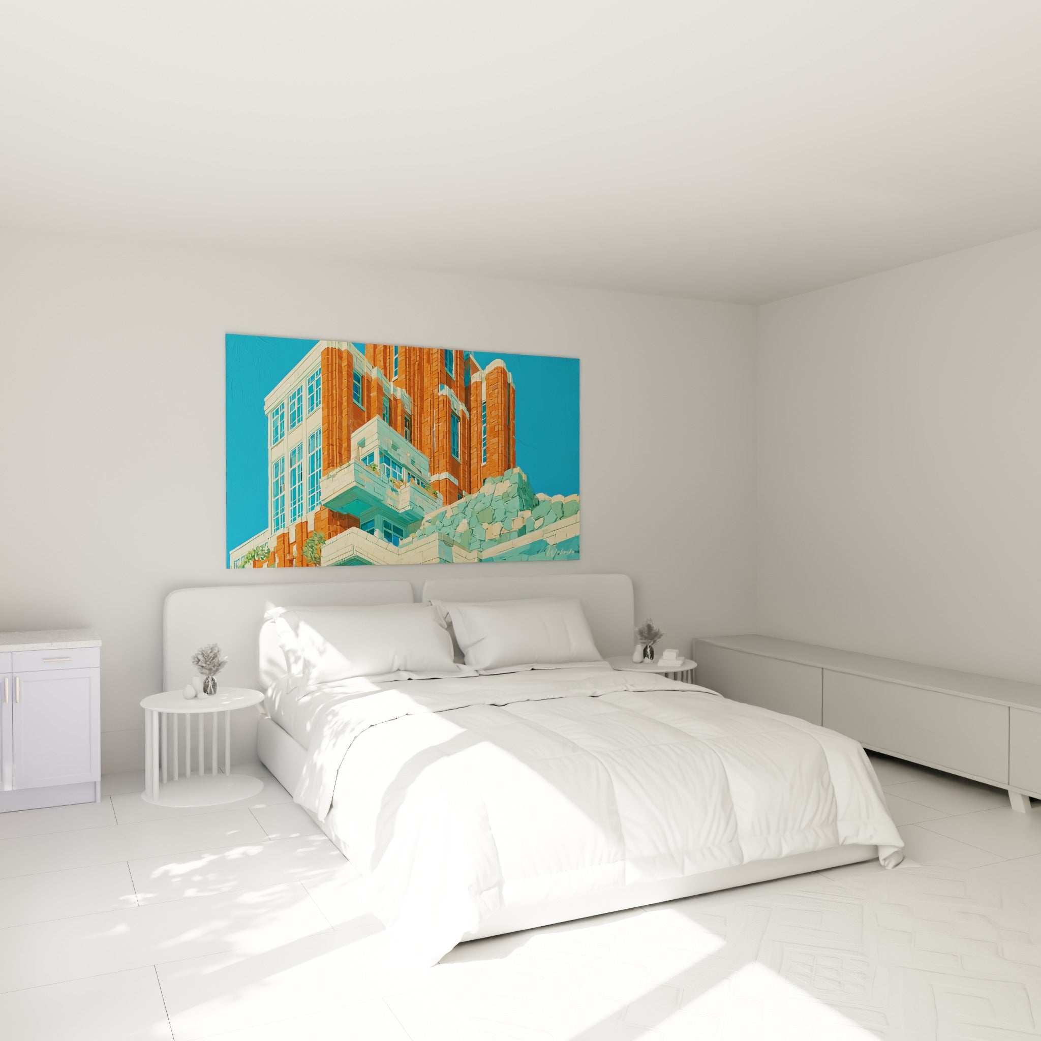 Façade terracotta et ciel bleu profond de cet immeuble accrochée au-dessus d'un lit dans une chambre claire