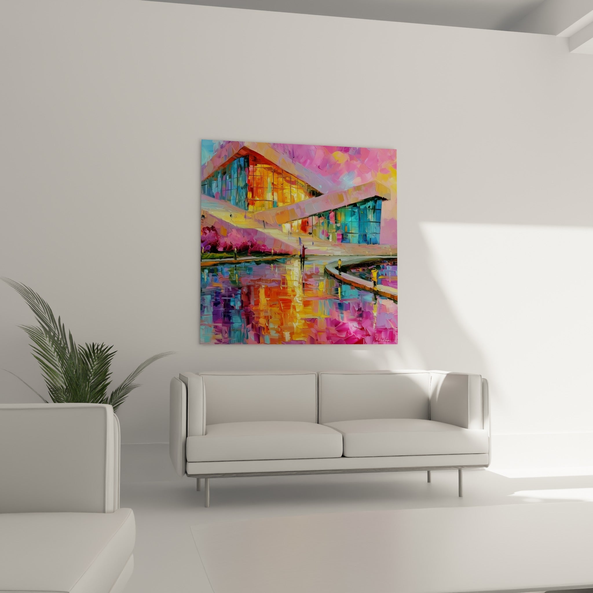 Édifice moderne rose fuchsia et bleu marine au-dessus d'un canapé dans un salon lumineux