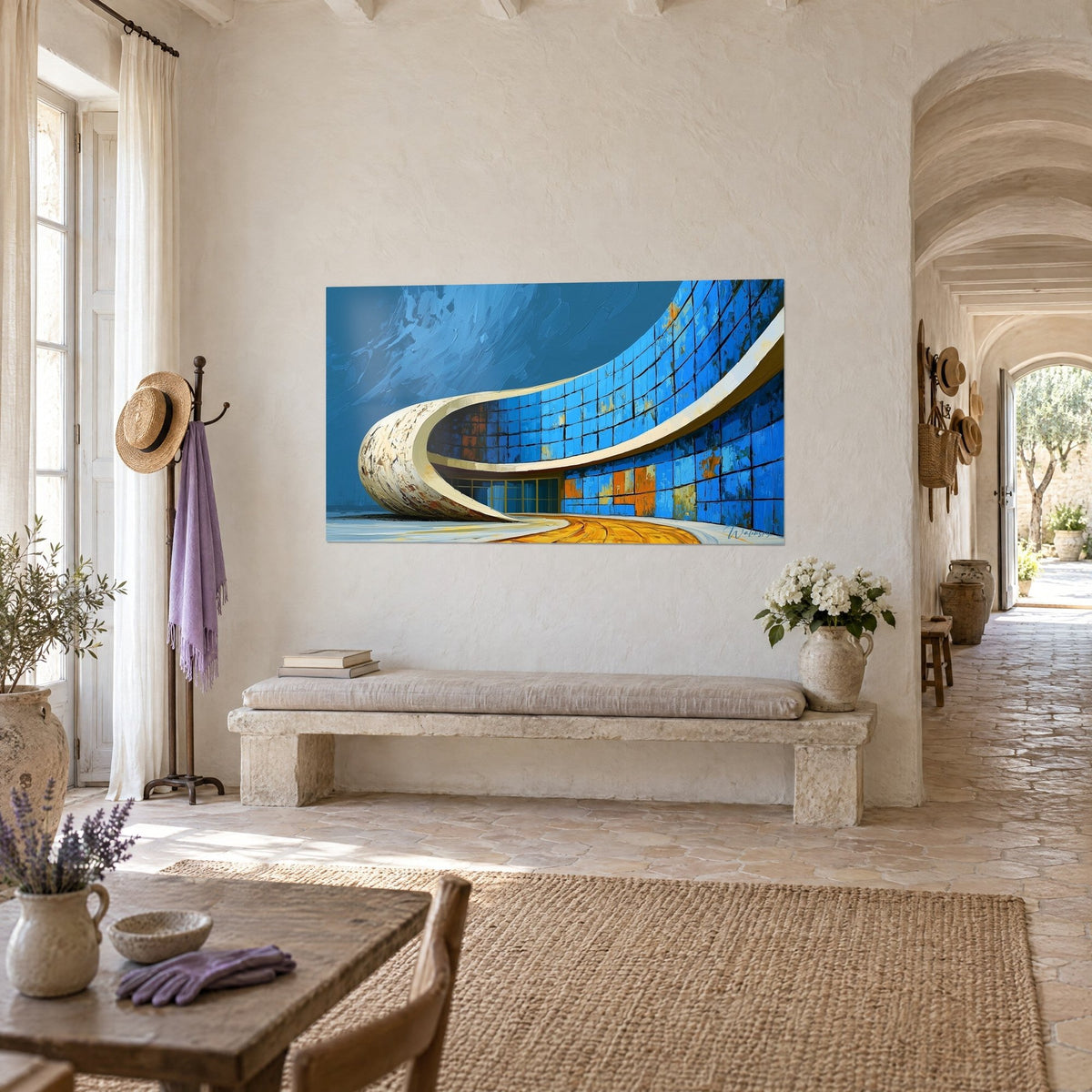 Tableau architecture futuriste en spirale, façade bleu roi quadrillée et arc crème rugueux, accroché dans un couloir voûté du mas