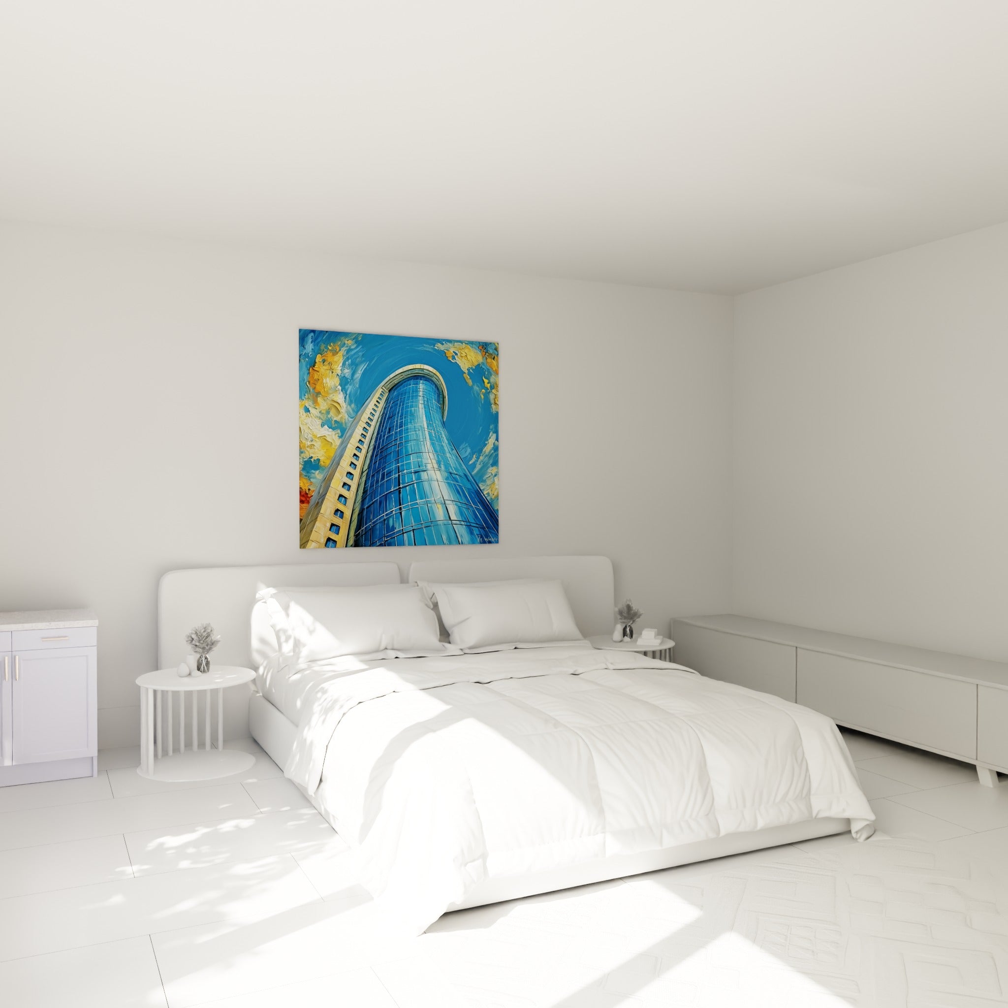 Tour de verre bleu azur et bande ocre dorée accrochée au-dessus d'un lit dans une chambre claire