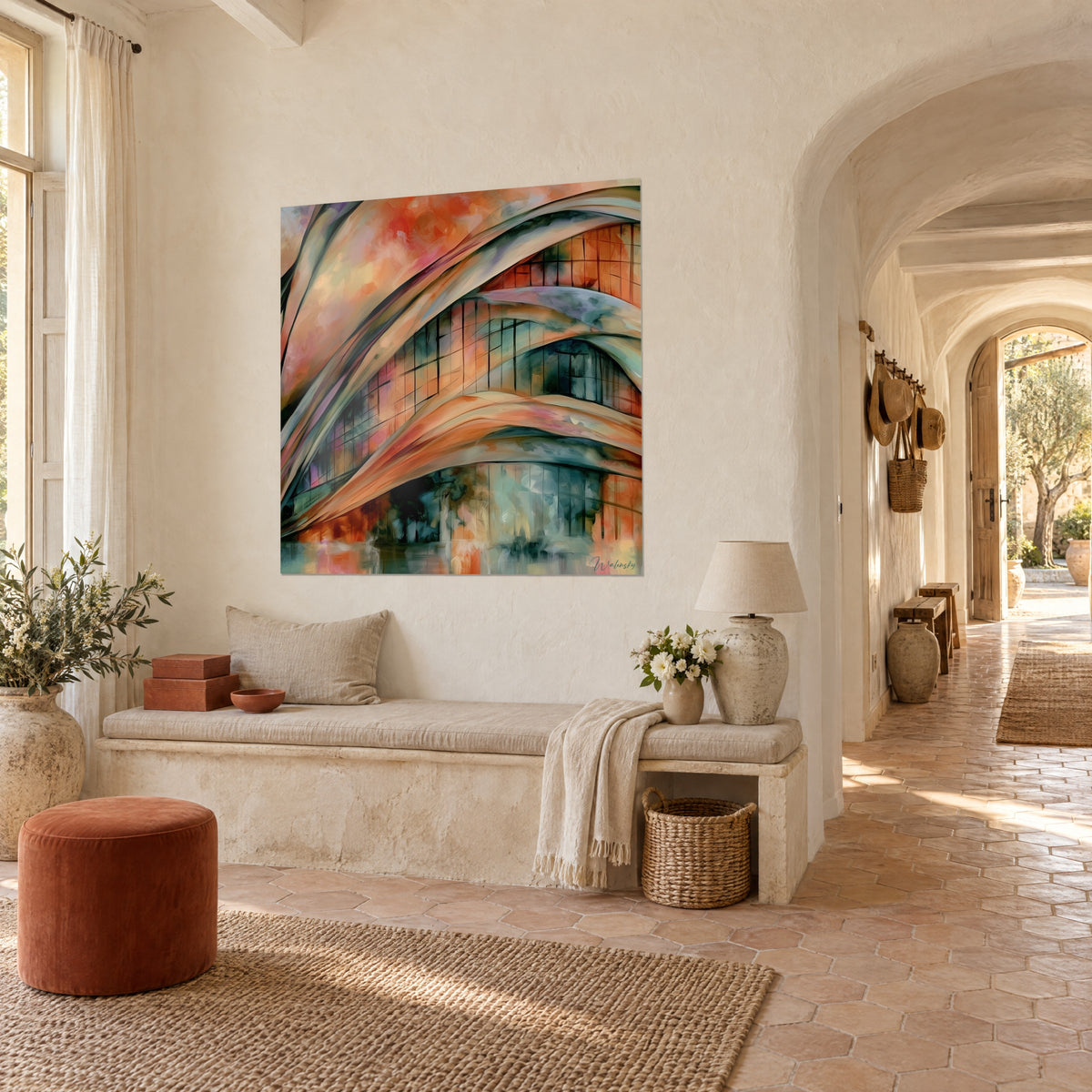 Quadro di una facciata vetrata con archi arancio e verde petrolio, griglia nera, bagliore rosato, visuale a tre quarti in un mas provenzale
