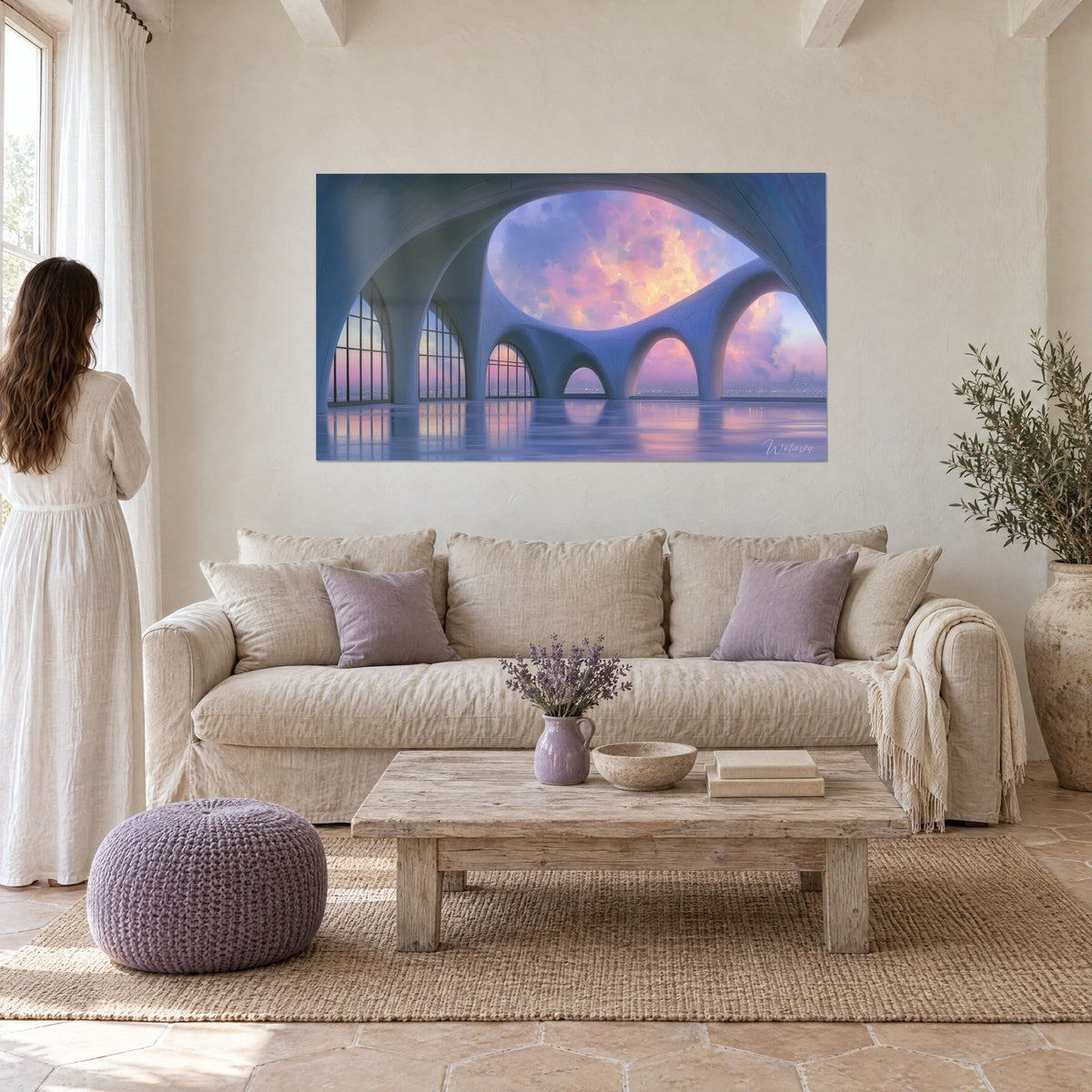 Schilderij van blauwgrijze betonnen gewelven die openen naar een roze en paarse lucht, vrouw in witte jurk, boven een bank in een lichte woonkamer